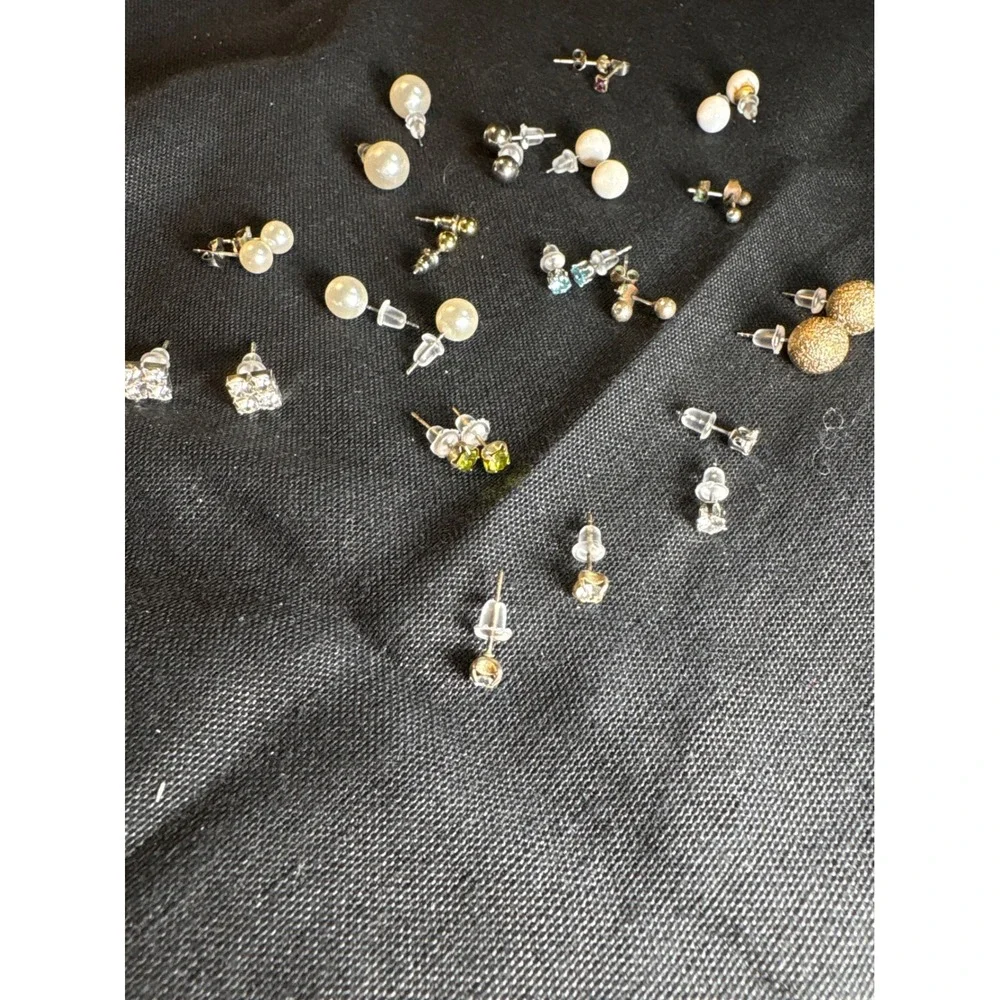 Assorted Stud Earrings Pearl Crystal Gold Tone‎ Silver Tone Set Of 17 Pairs